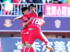 包含联盟领军球员展现统治力，全场观众尊敬有加的词条