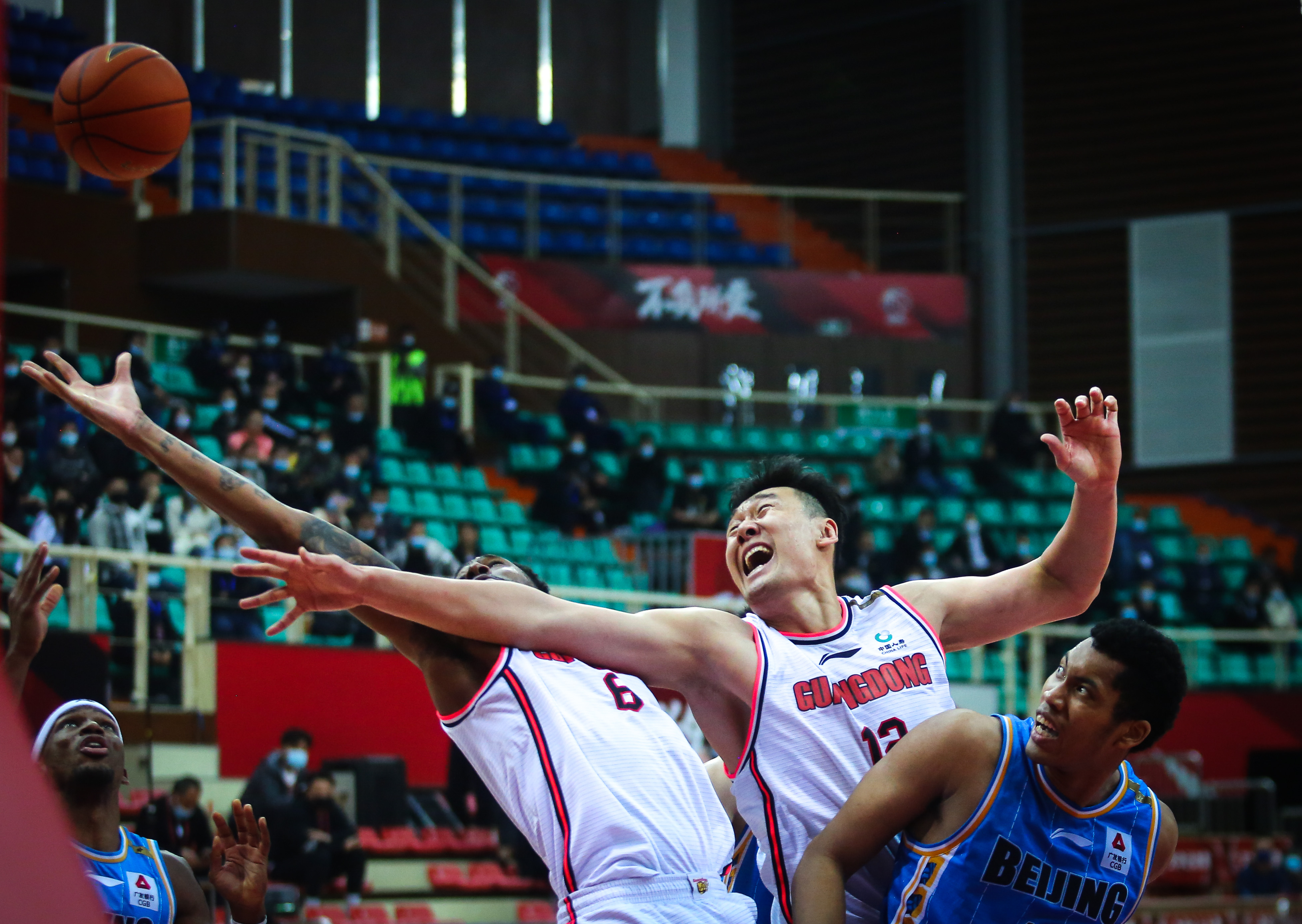 包含雄心万丈！球队实力较量，爆发出巅峰对决的词条